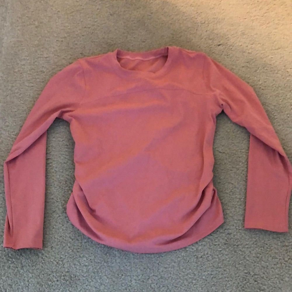 Coral/pink Lululemon long sleeve work out top cropped!